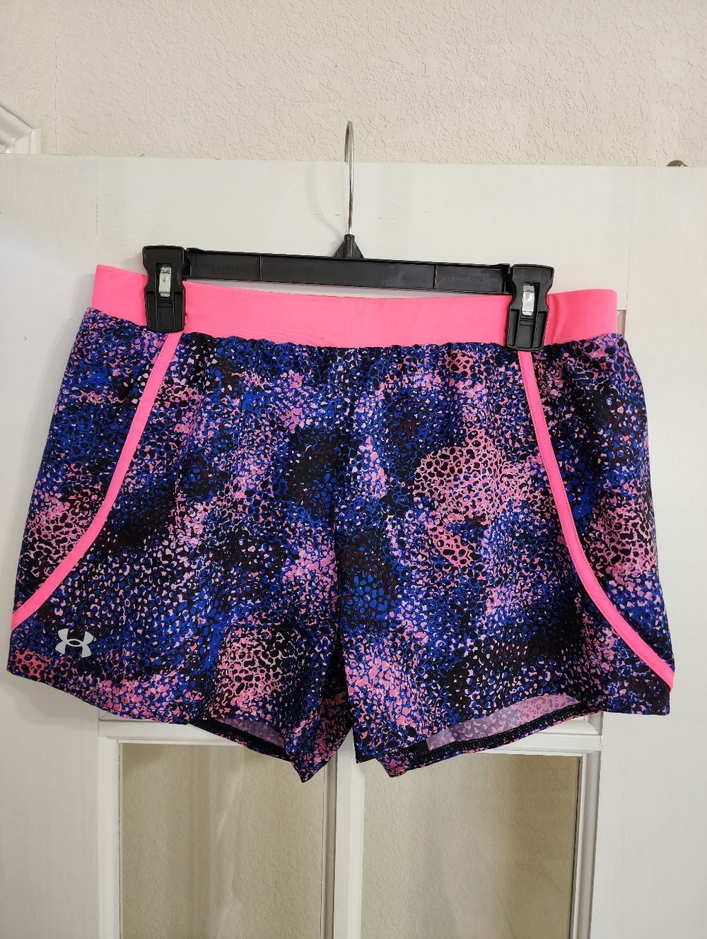NWT Under Armour Mileage 3.0 Printed Shorts Pink Blue HeatGear M